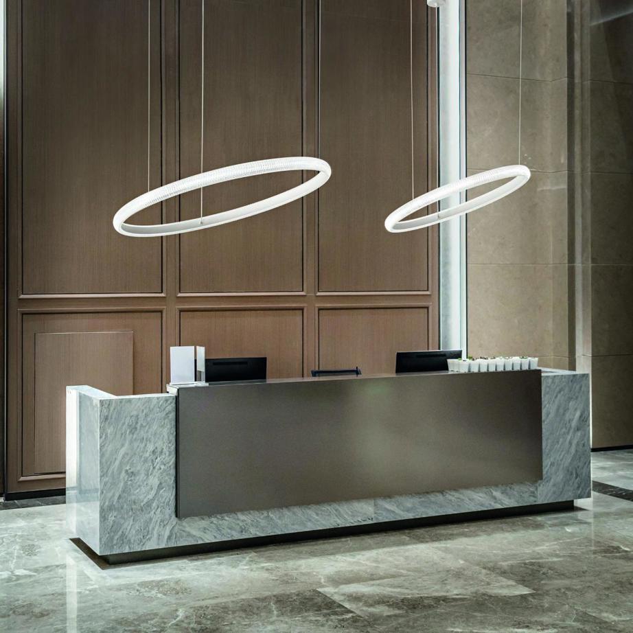 Arhitektura Svjetla: Kako lusteri i slojevita rasvjeta transformiraju moderni dom