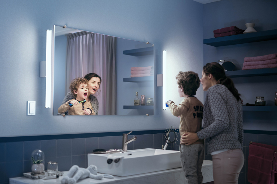 Kako osvijetliti kupaonicu bez prozora: Trikovi za osjećaj dnevnog svjetla