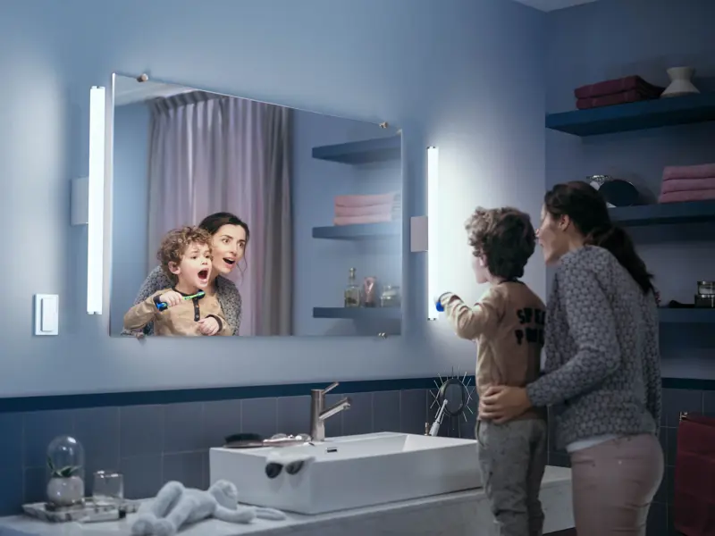 Kako osvijetliti kupaonicu bez prozora: Trikovi za osjećaj dnevnog svjetla