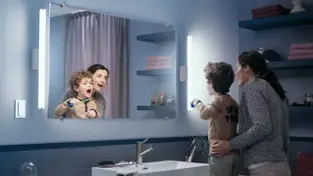 Kako osvijetliti kupaonicu bez prozora: Trikovi za osjećaj dnevnog svjetla