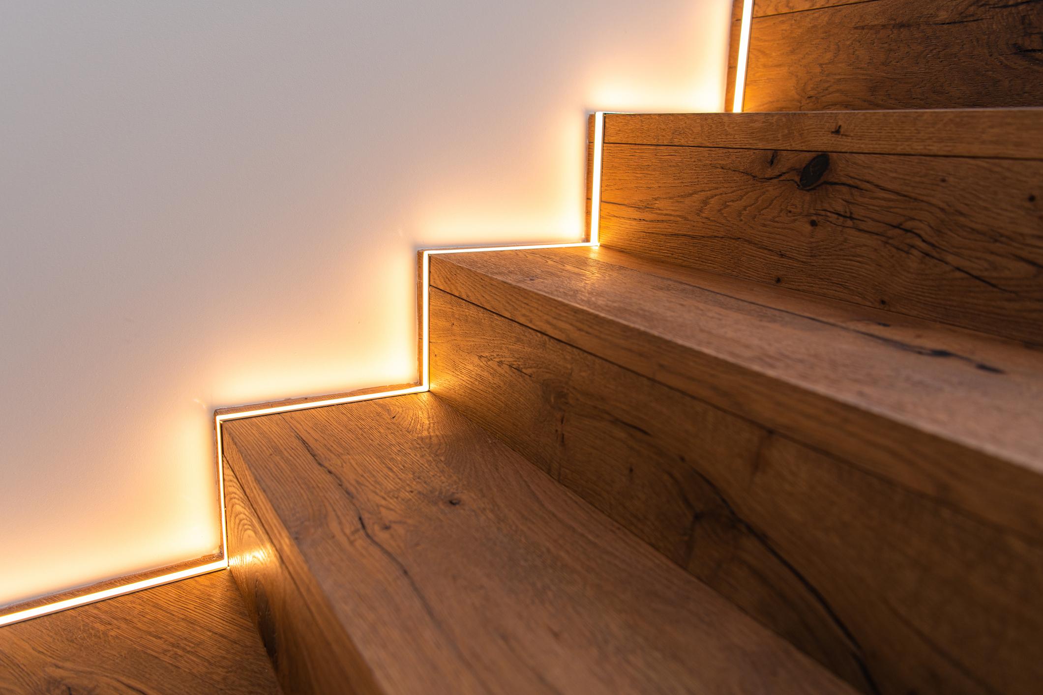 LED rasvjeta ispod stepenica (moderni efekt)