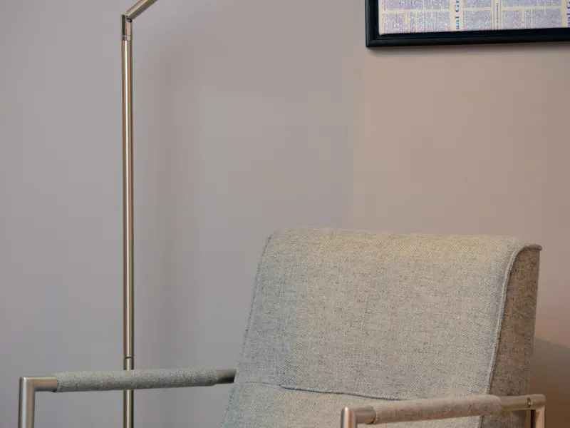 Podna ili stajaća svjetiljka: Kako izbjeći česte zabune pri odabiru?