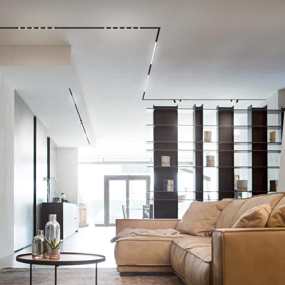 Tračna rasvjeta za poslovni prostor: Moderni pristupi i prednosti za efikasno osvjetljavanje