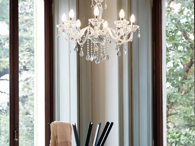 Ultimativni vodič kroz lustere za dnevni boravak: Kako odabrati krunu vašeg interijera