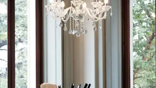 Ultimativni vodič kroz lustere za dnevni boravak: Kako odabrati krunu vašeg interijera