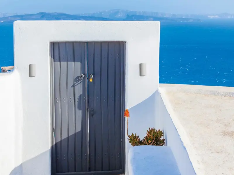 Vanjska rasvjeta za more: Vodič za odabir materijala otpornih na posolicu