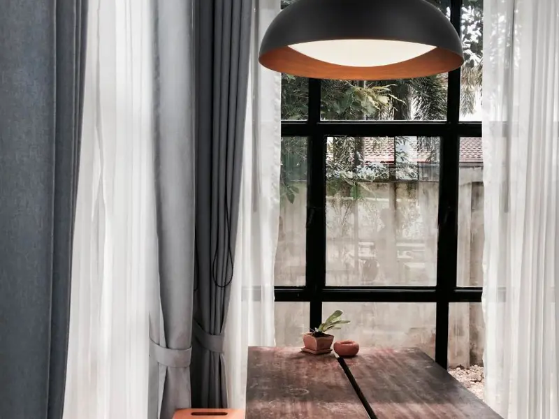 Vodič kroz dimenzije: Koliki luster zapravo trebate iznad blagovaonskog stola?