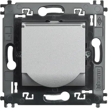 UTIČNICA 2M  S POKLOPCEM 2P+E/16A/250V