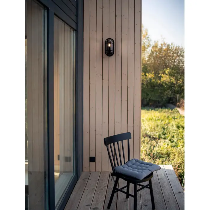 AMEL ZIDNA LAMPA E27 IP65 CRNA