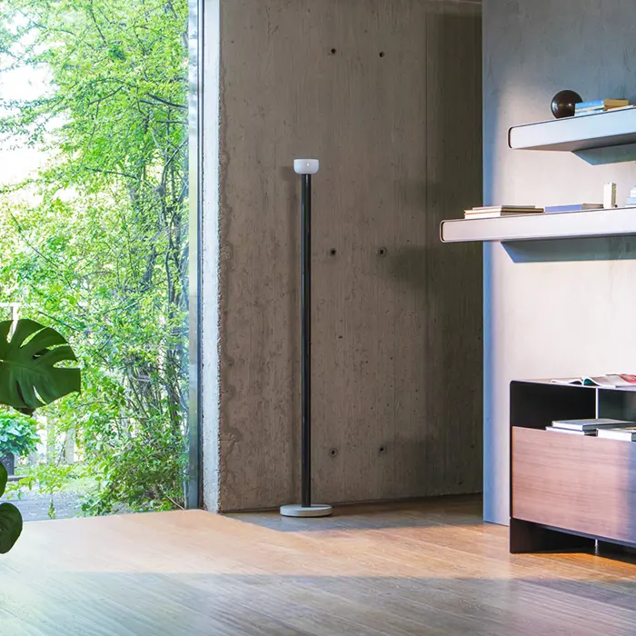 BELLHOP STAJAĆA SVJETILJKA LED 26W/2700K/100-240V/48V SMEĐE SIVA