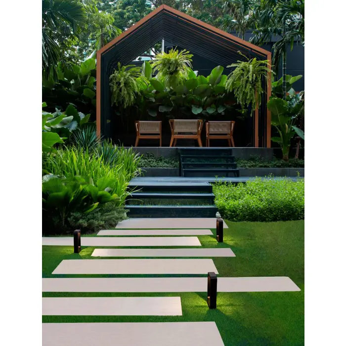 PAUL STAJAĆA LAMPA CRNA
LED 7 Watt 220-240 Volt 369lm
3000K IP65