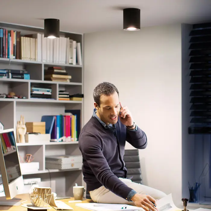 Pillar Hue STROPNA SVJETILJKA CRNA 1x5W 2200-6500K + DALJINSKI UPRAVLJAČ