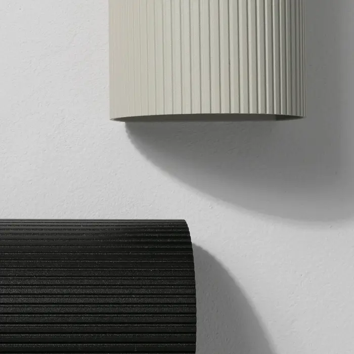 SOLE ZIDNA SVJETILJKA IZBRAZDANA SIVA 1xGU10